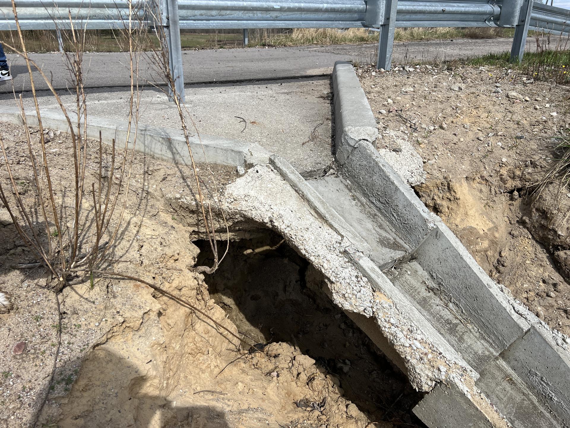 Размыв грунта под основанием мостового сооружения