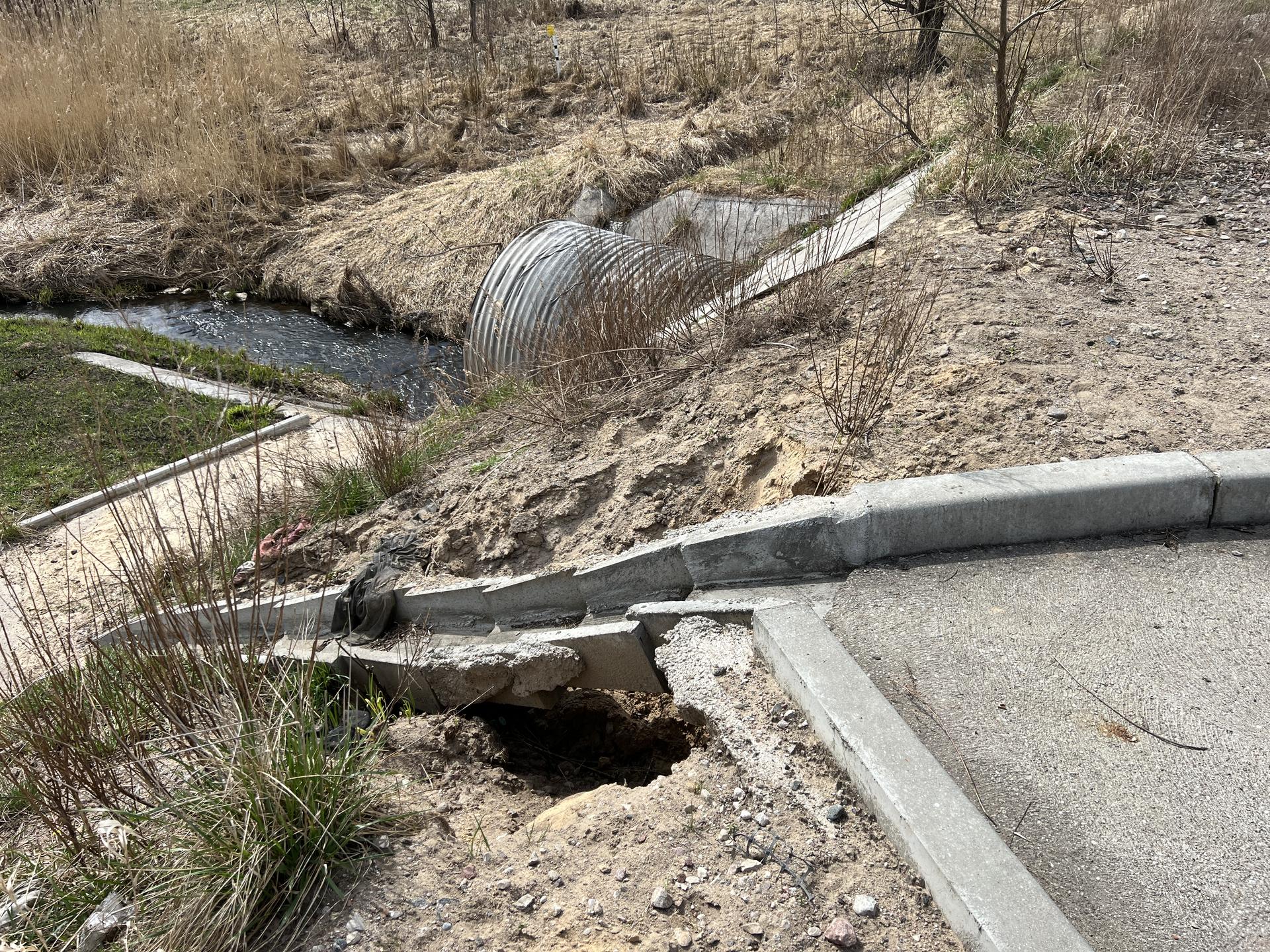 Разрушение бетонного элемента